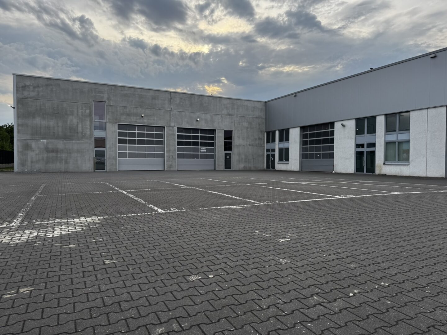 Außenansicht Andienung Halle 9